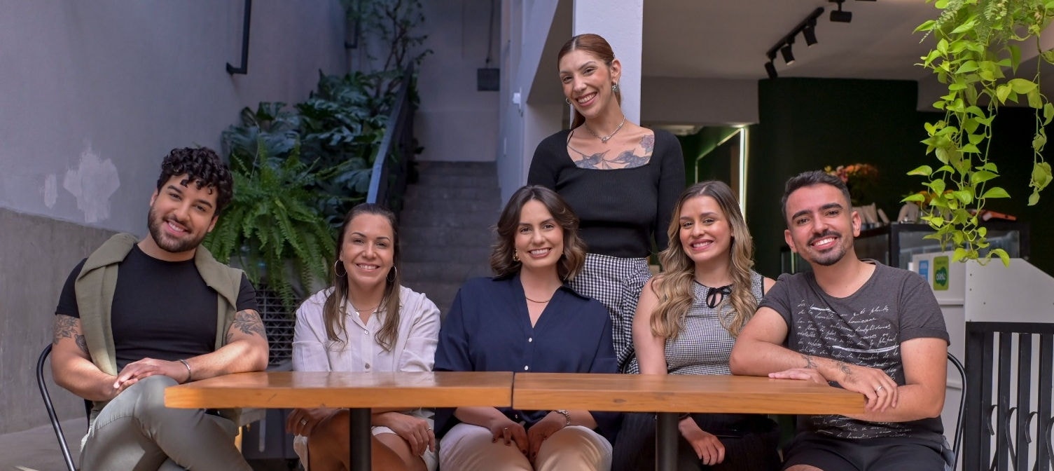 Pablo Figueiredo, Carol Haddad, Débora Vasconcelos,  Lorena K. Martins, Pollyana Sales e Márcio Brito  