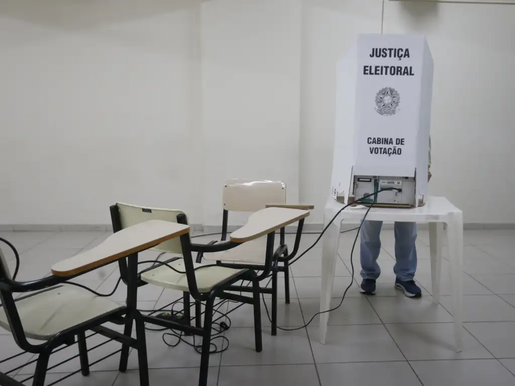 Eleitor vota no segundo turno em São Paulo: tucanos não elegeram nem vereador em São Paulo, estado que dominaram por quase 30 anos
