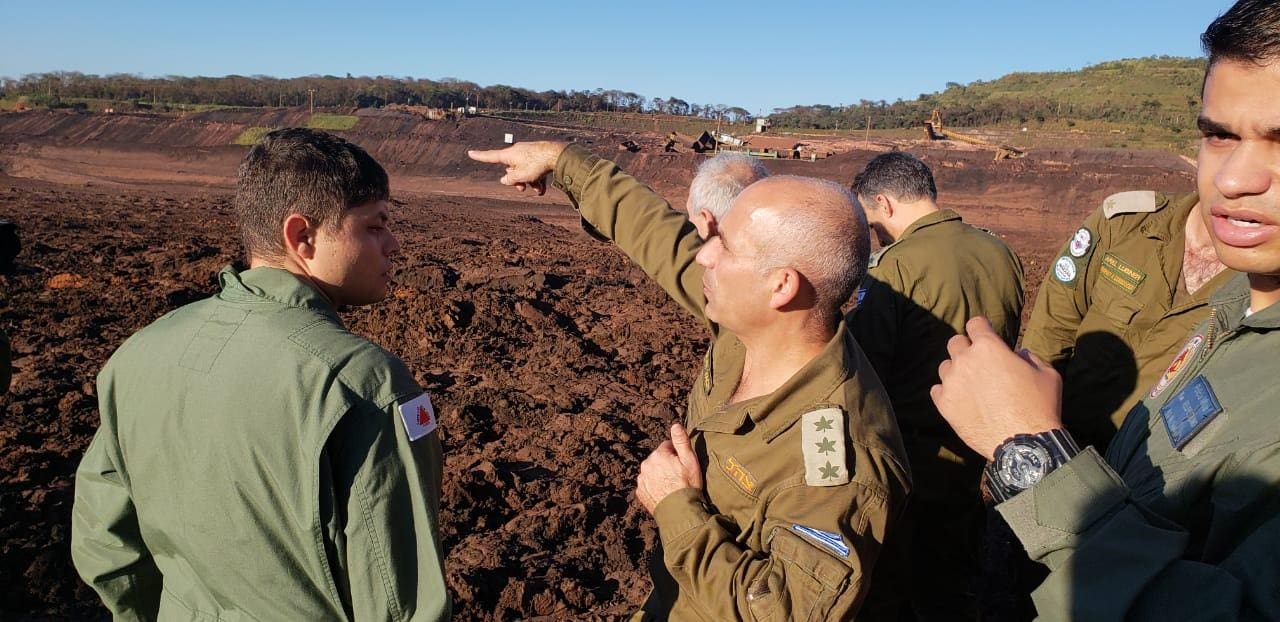 Militares de Israel fazem reconhecimento do local da tragédia em Brumadinho