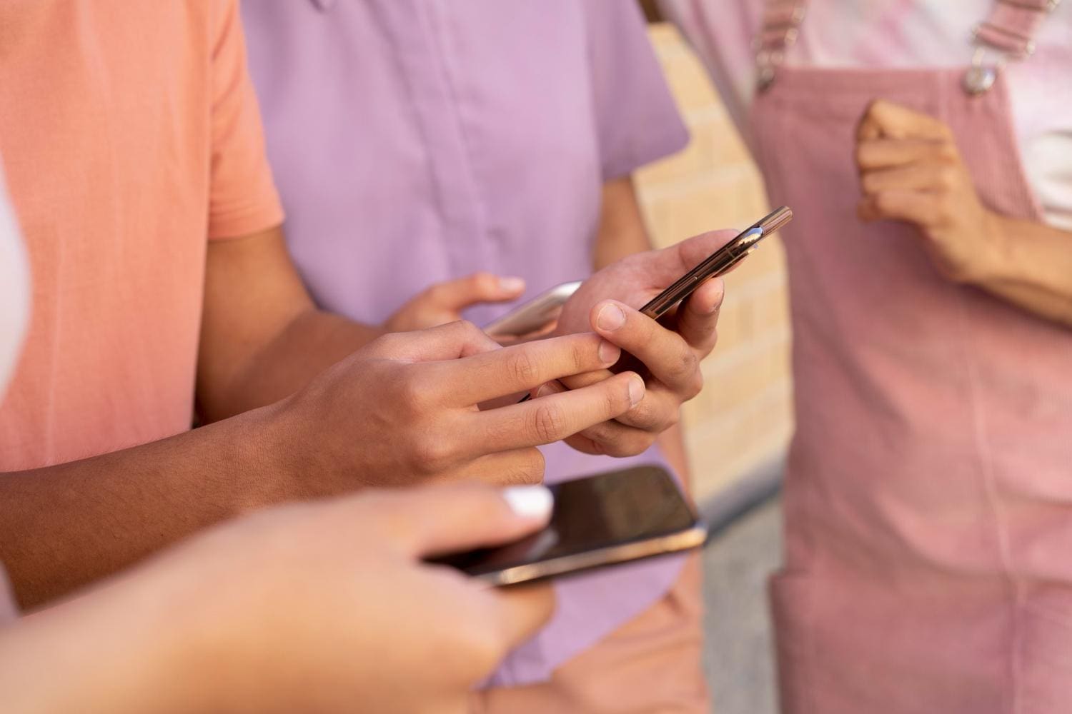 Pesquisa mostrou que redes sociais impactam na decisão de compras da Geração Z