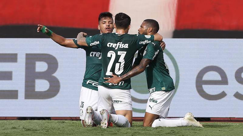 O Palmeiras venceu o Atlético-GO por 3 a 0 e encerrou série de derrotas no Brasileiro