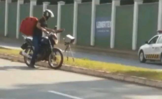 Motociclista fugiu e ainda não foi encontrado pela polícia