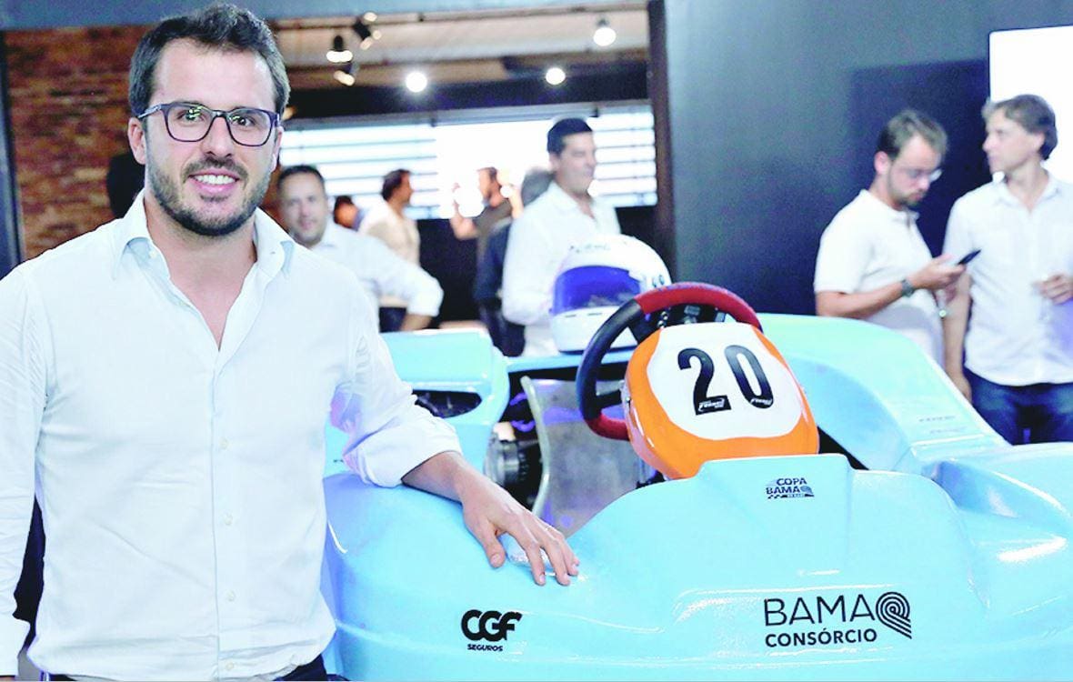 O diretor geral do Grupo Bamaq, Clemente de Faria Júnior, durante a apresentação do campeonato de kart para clientes Mercedes e Porsche