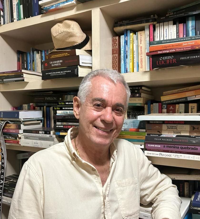 Escritor Carlos Herculano Lopes é eleito para a Academia Mineira de Letras