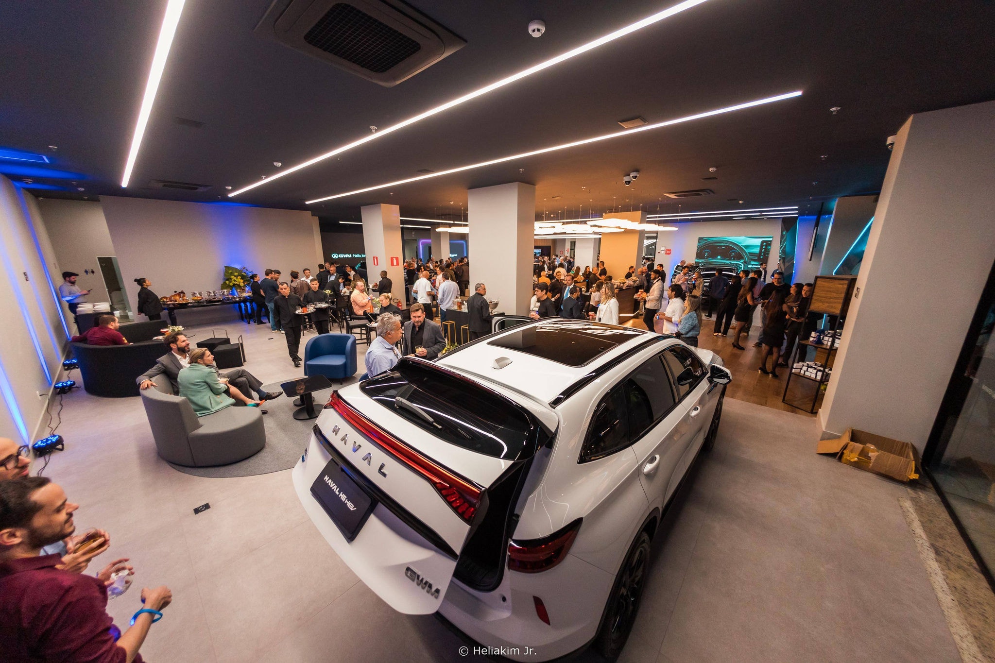 Imagem do showroom de uma concessionária da GWM, em Belo Horizonte