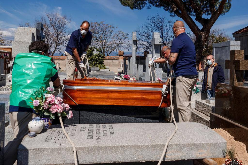 Espanha contabiliza milhares de mortes relacionadas ao coronavírus