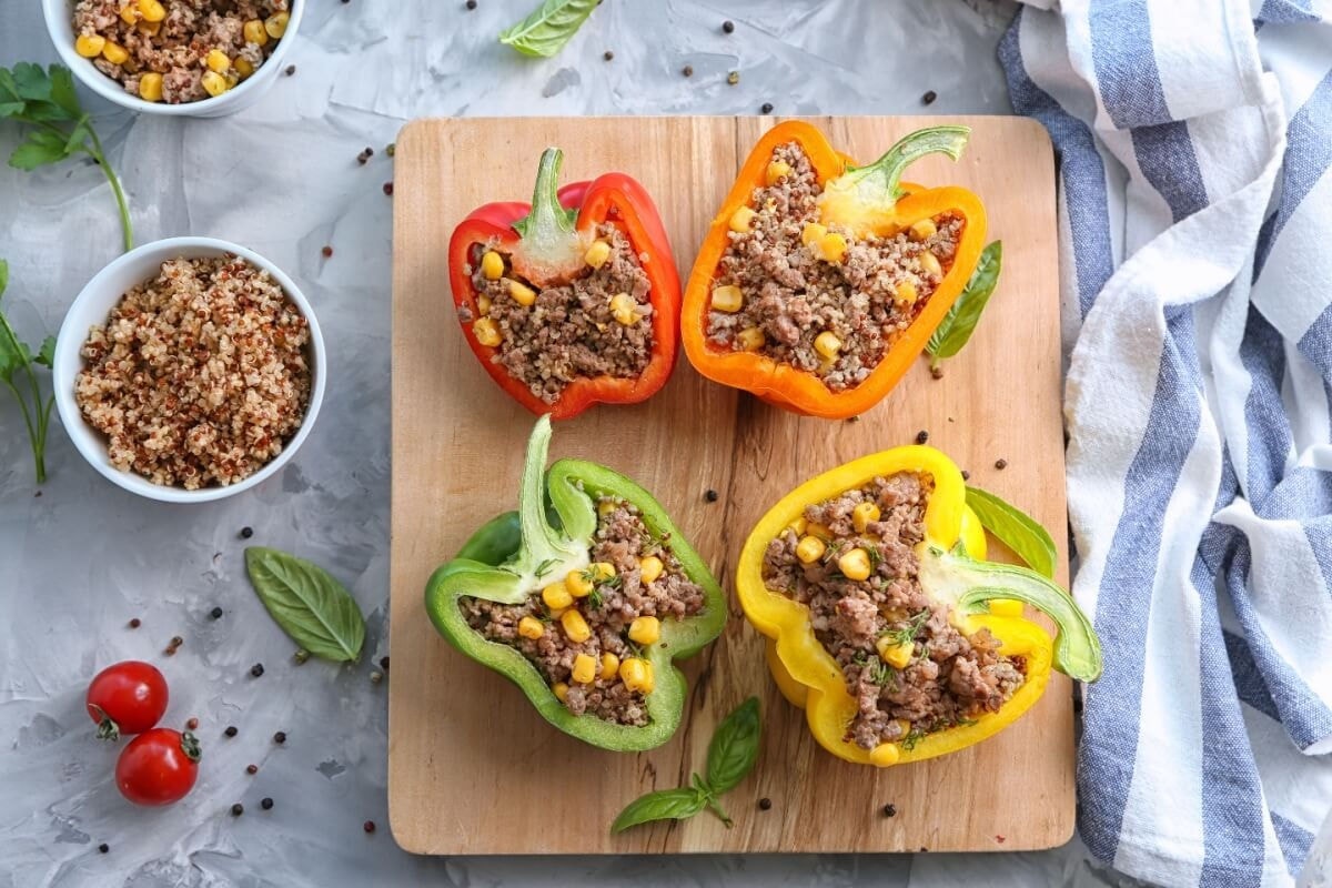 Pimentões recheados com quinoa