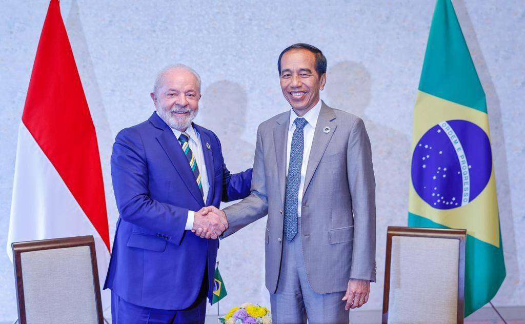 O presidente Luiz Inácio Lula da Silva e o presidente da Indonésia, Joko Widodo, em Hiroshima, no Japão