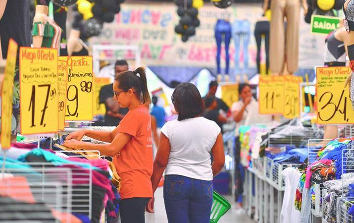Consumidor de BH está ligeiramente mais confiante em março deste ano que em fevereiro, aponta Ipead