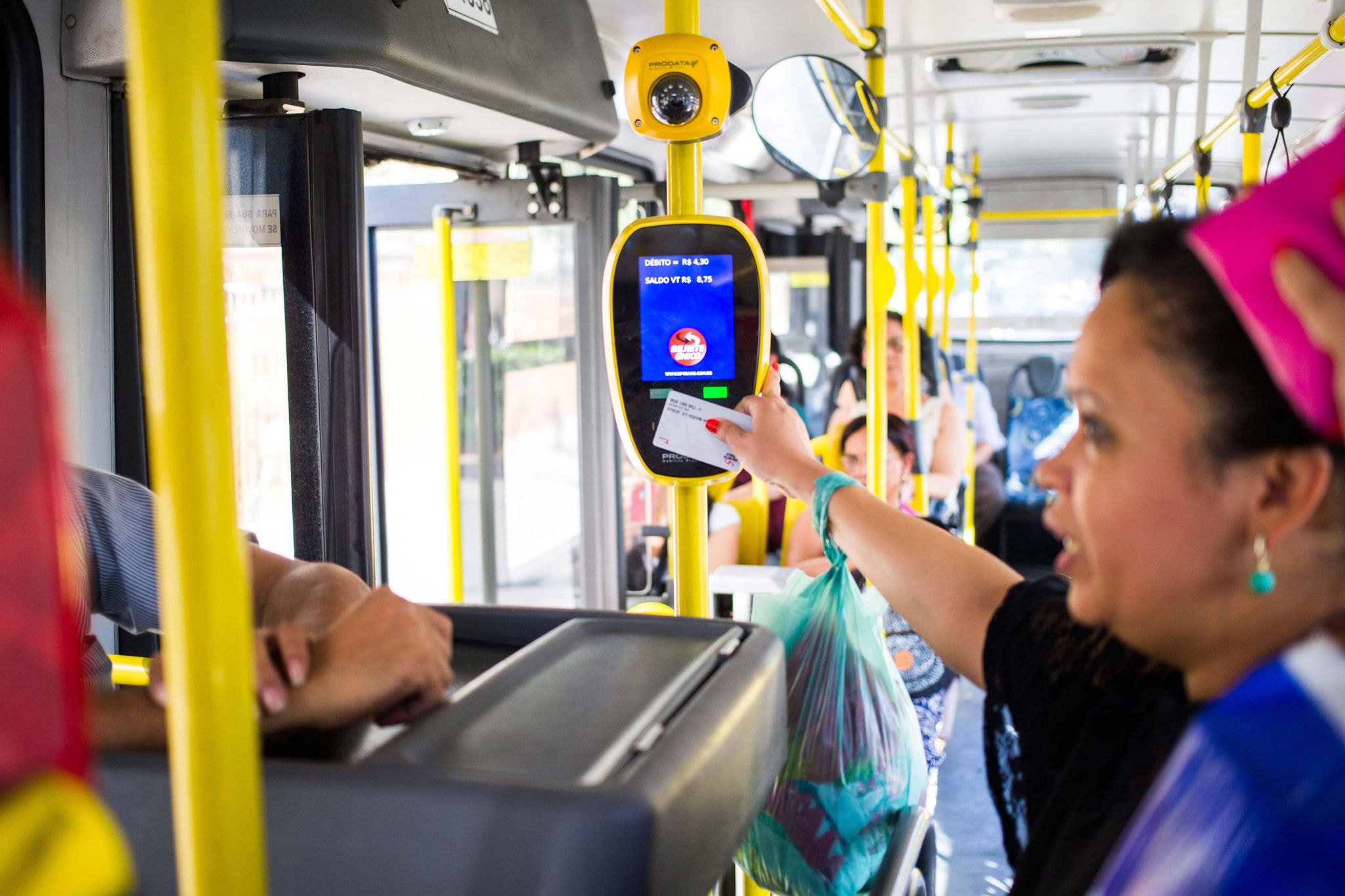 Pagamento da passagem com cartão será feito por aproximação, como já acontece hoje com o bilhete único