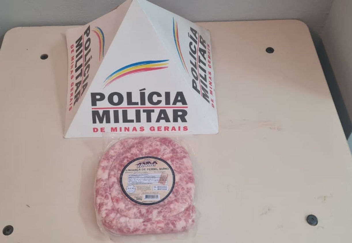 Mulher é presa ao furtar linguiça em supermercado