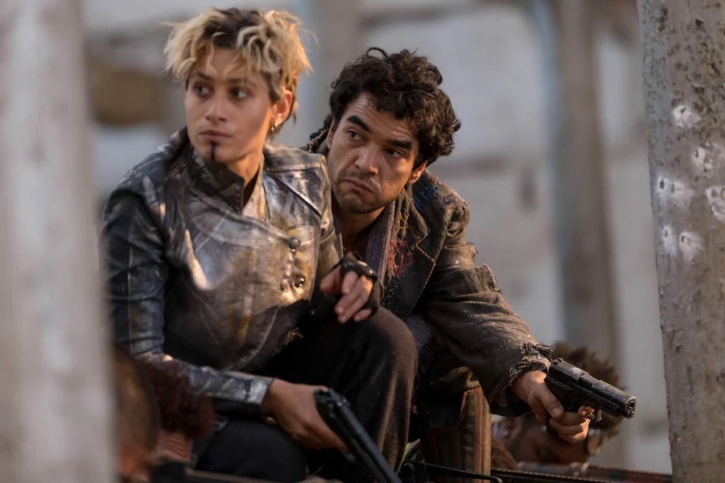 Diadorim (Luisa Arraes) e Riobaldo (Caio Blat) em Grande Sertão