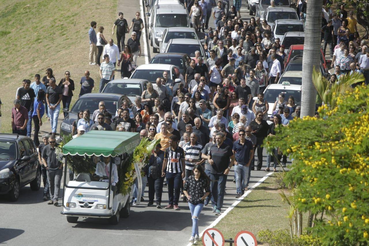 Corpo de Hércules Santos foi sepultado nesta sexta-feira, em cortejo acompanhado por familiares e amigos