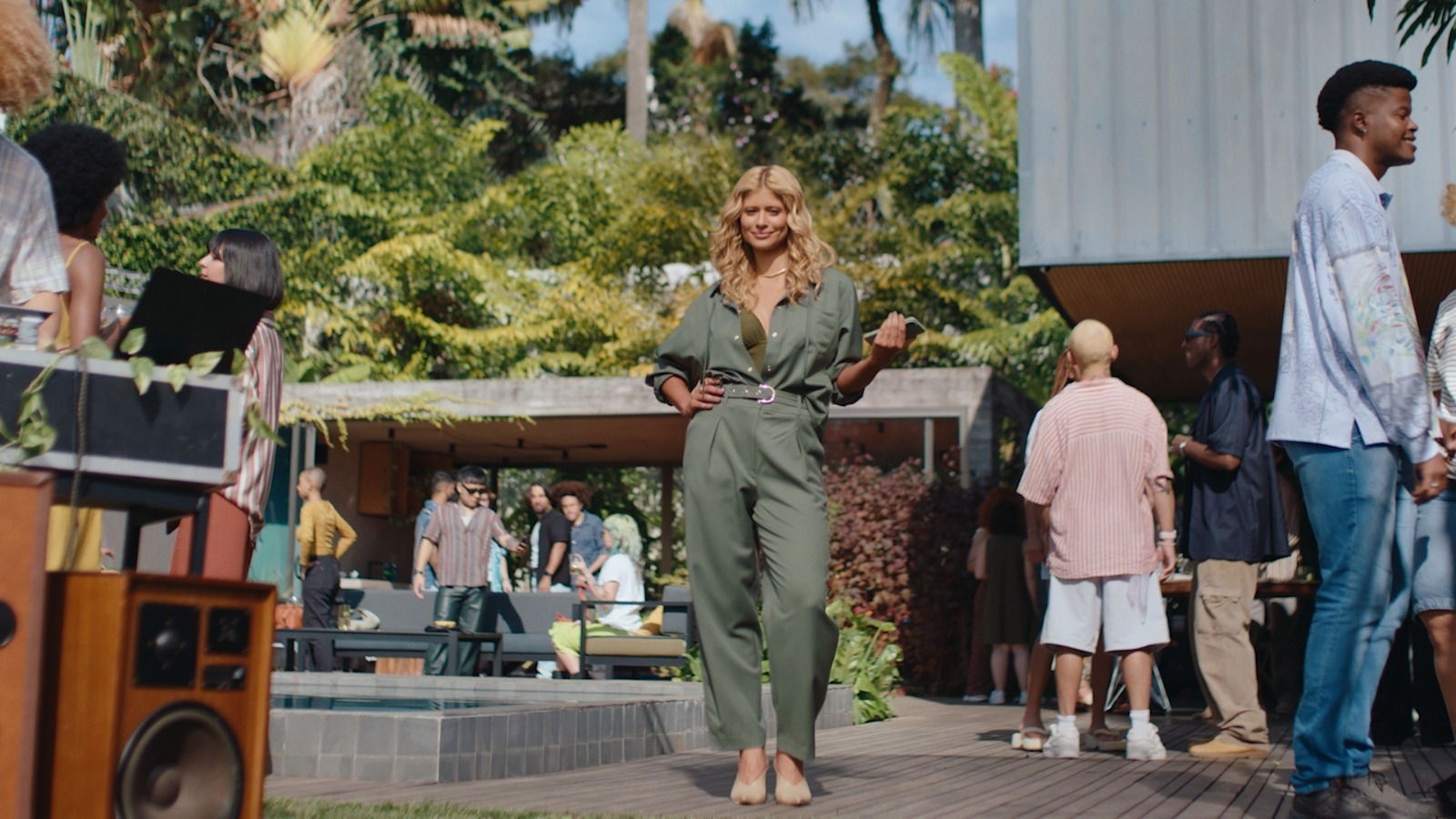 Primeiro comercial da Nio Fibra conta com a atriz Isadora Cruz