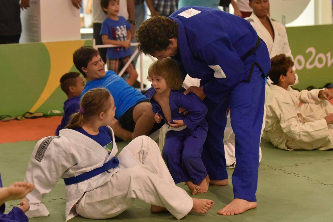 ESPORTES - BELO HORIZONTE - MINAS GERAIS - BRASIL - 26.4.2016 - O judoca Flavio Canto , medalhista de bronze nas olimpiadas de Atenas , em 2004, participou de um evento promocional do Rio 2016 no Boulevard Shopping em Belo Horizonte MG.
Foto: Douglas Magno / O Tempo