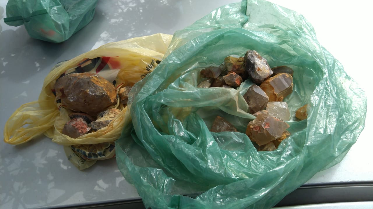 Polícia Federal recolheu cristais de quartzo durante a operação