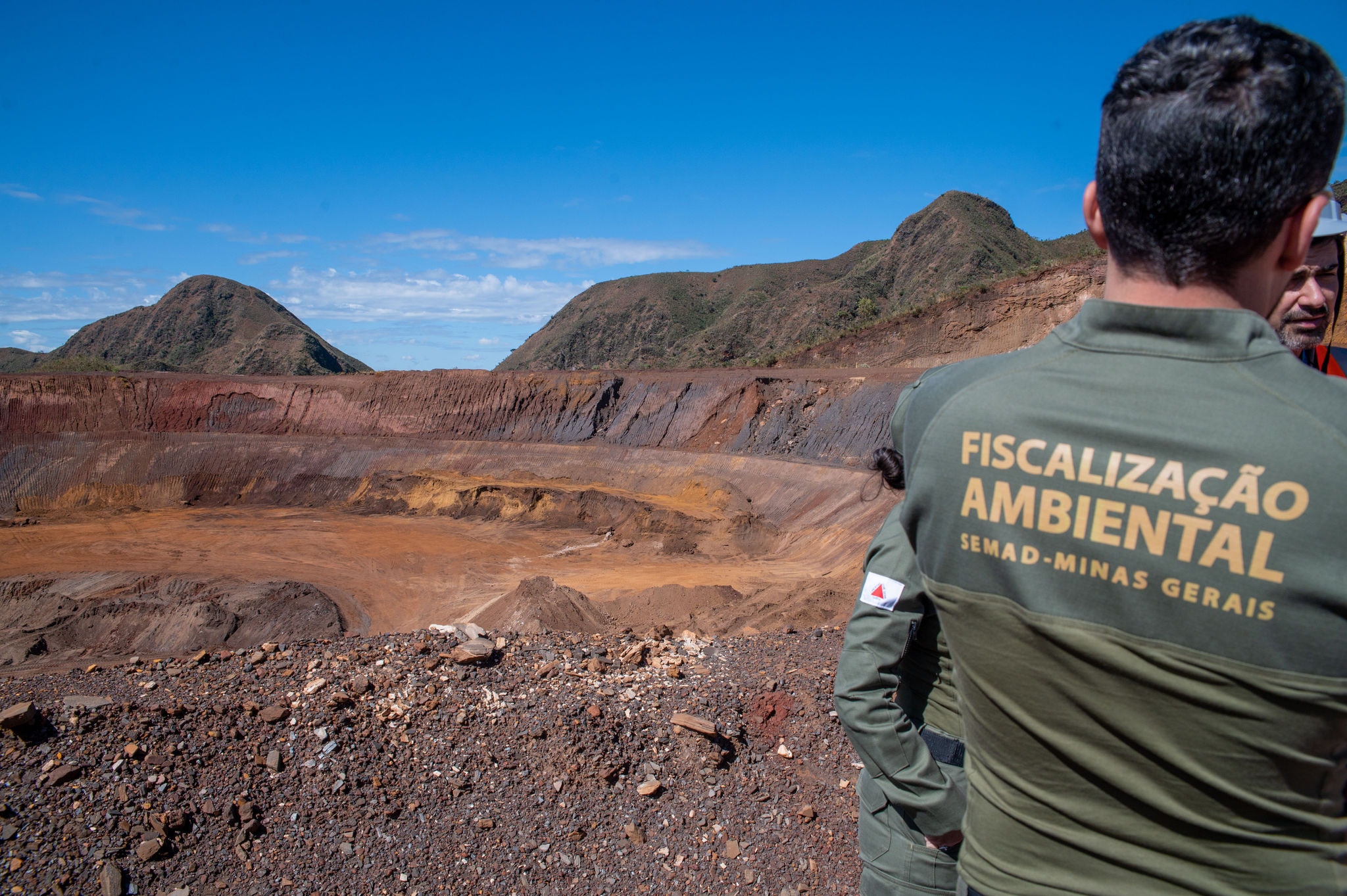 Fiscalização é feita na mineradora Empabra, na Serra do Curral