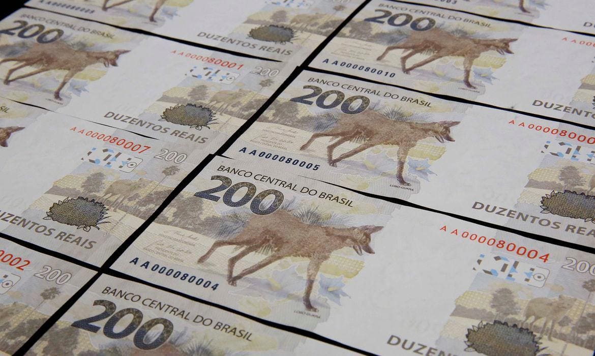 Nova nota de R$ 200 homenageia lobo-guará, ameaçado de extinção