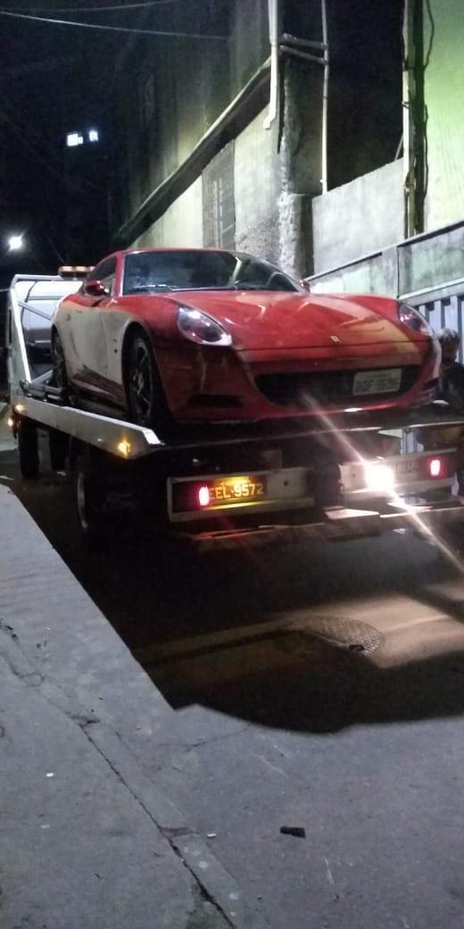 Motorista com suspeita de embriaguez ao volante bateu Ferrari no Morro das Pedras