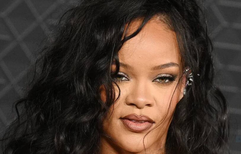 A cantora Rihanna é uma das artistas mais ricas e célebres do planeta
