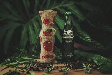 Guaraná Antarctica ganha garrafa comemorativa