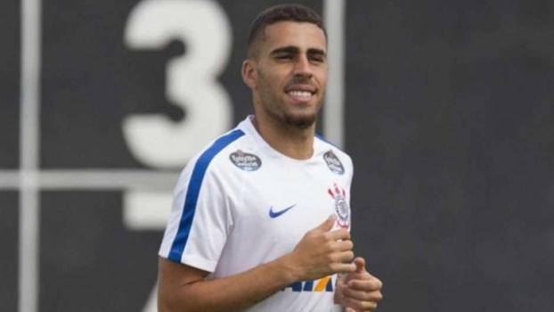 Corinthians testa Gabriel na direita e tem retorno de trio