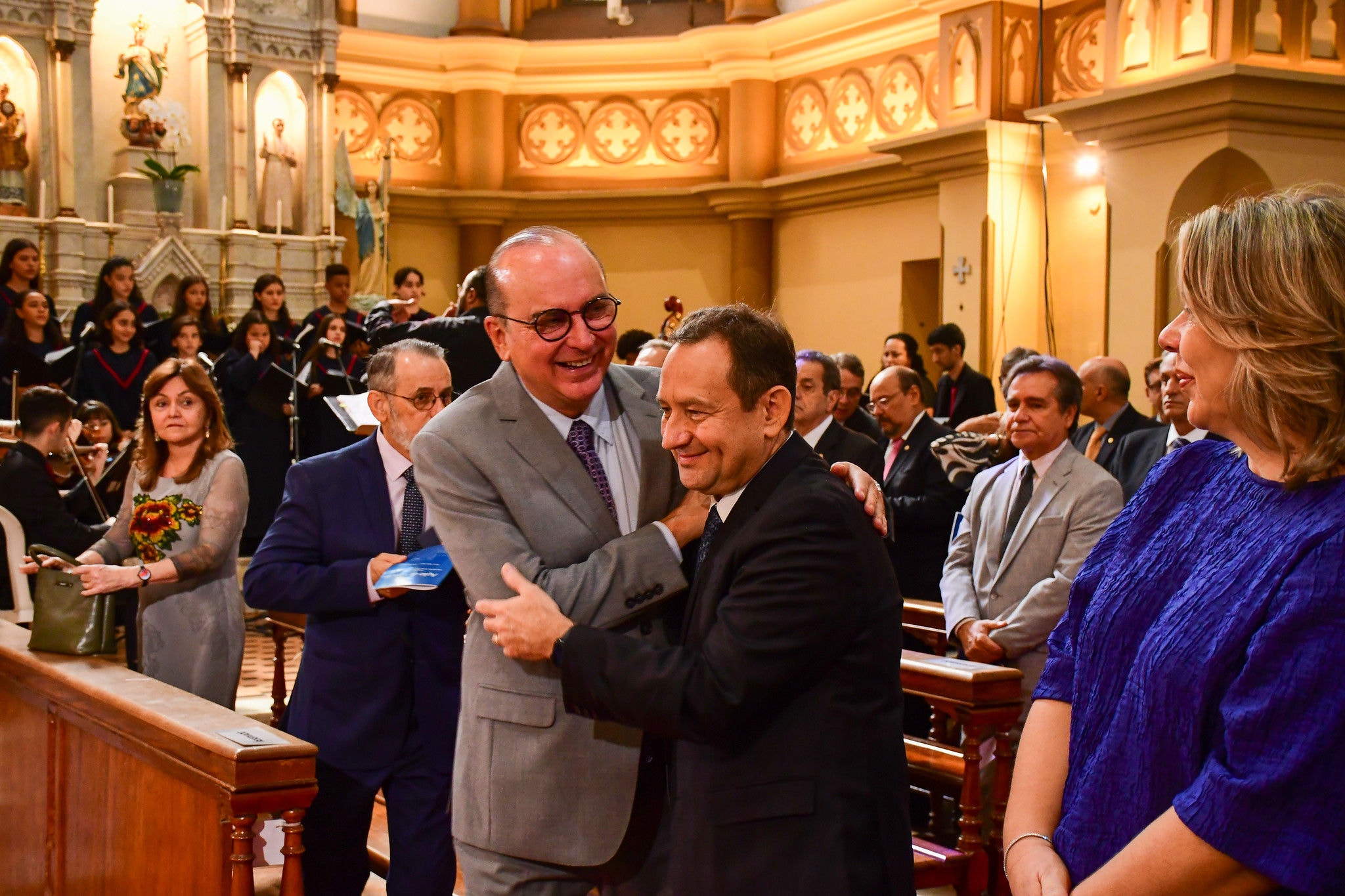 O ex-presidente do TJMG, José Arthur Filho, e o novo presidente, Luiz Carlos Corrêa Júnior, durante a Missa de Ação de Graças celebrada nesta segunda-feira (1º/7) antes da cerimônia de posse 