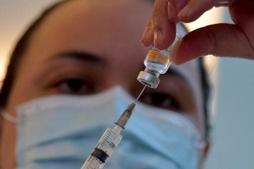 Imunização no Brasil começa com vacina chinesa