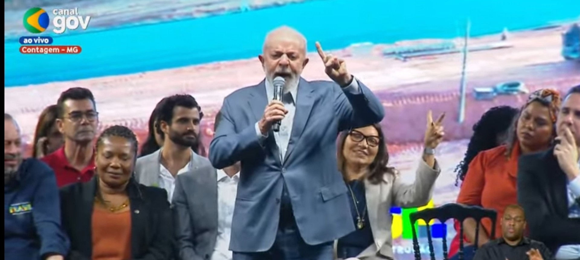 Presidente Lula discursa durante evento em Contagem nesta sexta-feira (28)