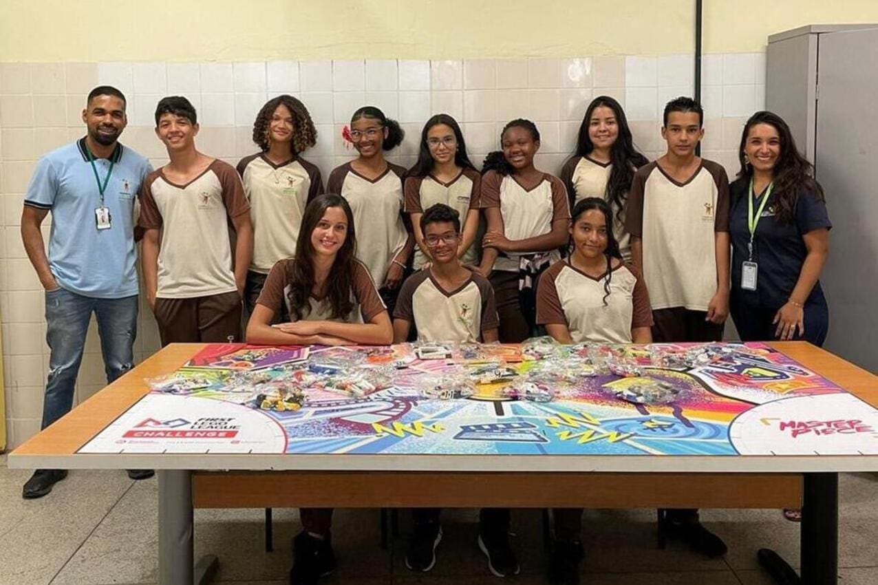 Dez estudantes de Ribeirão das Neves competem pela primeira vez na etapa regional do torneio FIRST® LEGO® League