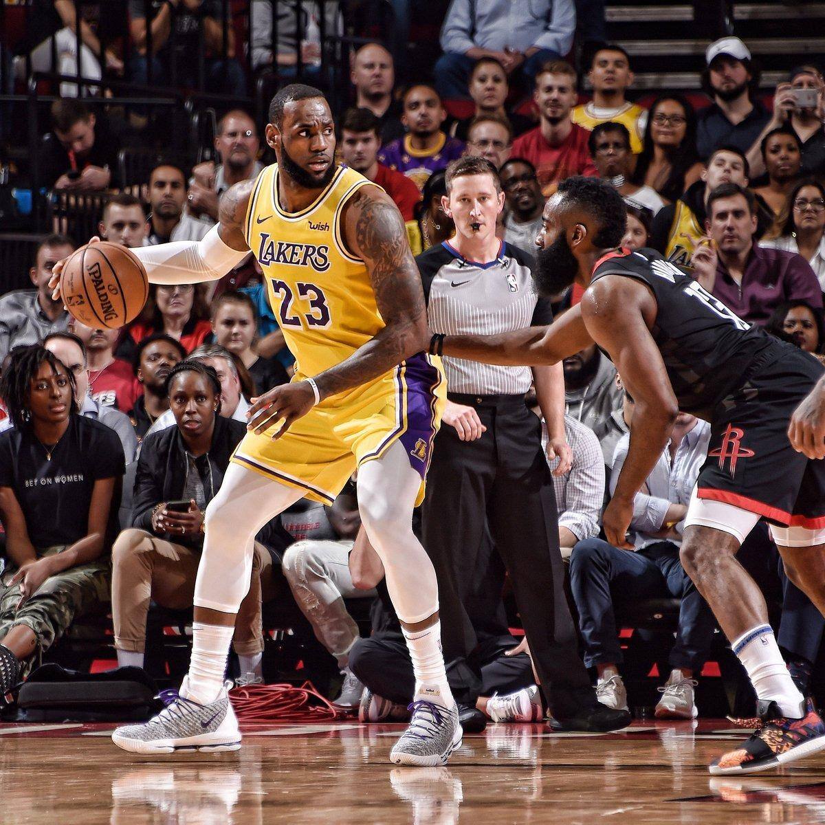 O astro LeBron James marcou 29 pontos