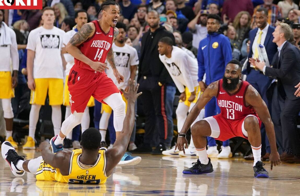 MVP da temporada passada, James Harden foi o cestinha do jogo e anotou um "triple-double" de 44 pontos, dez rebotes e 15 assistências
