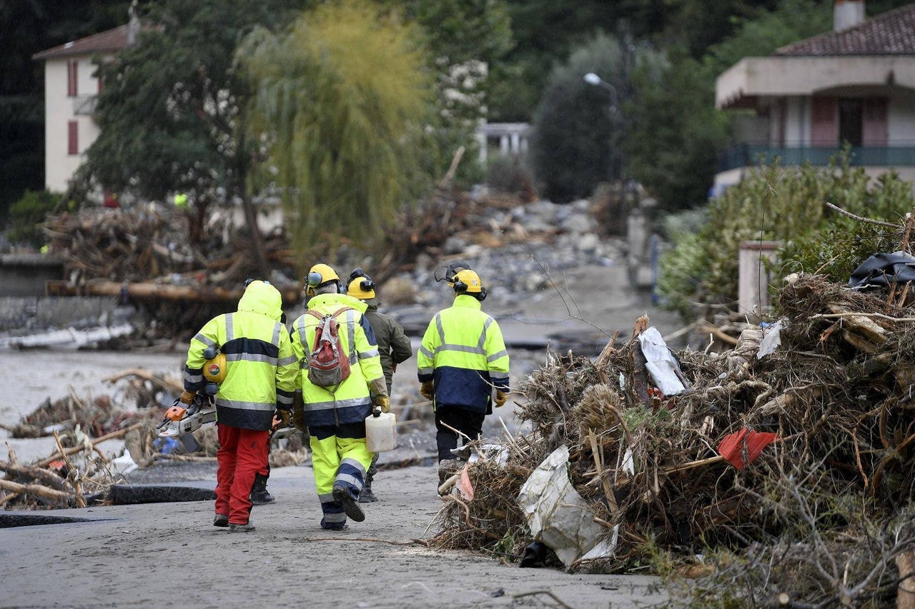 "Estamos acostumados a ver imagens de desastres em outros continentes, e agora é algo que nos afeta", disse o prefeito do departamento de Alpes-Maritimes