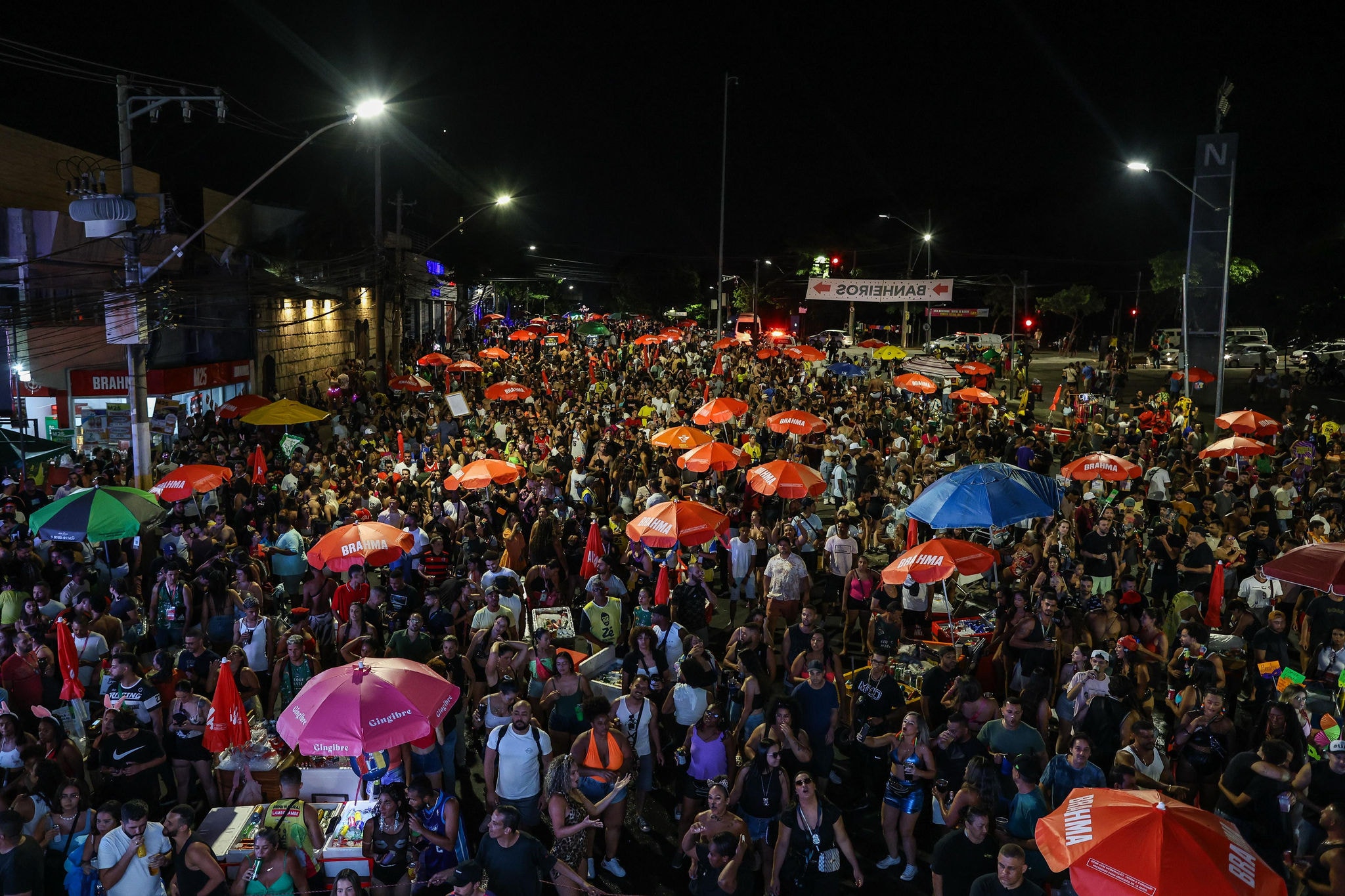 Bloco Arrastão do Hott agita foliões no Carnaval de BH  