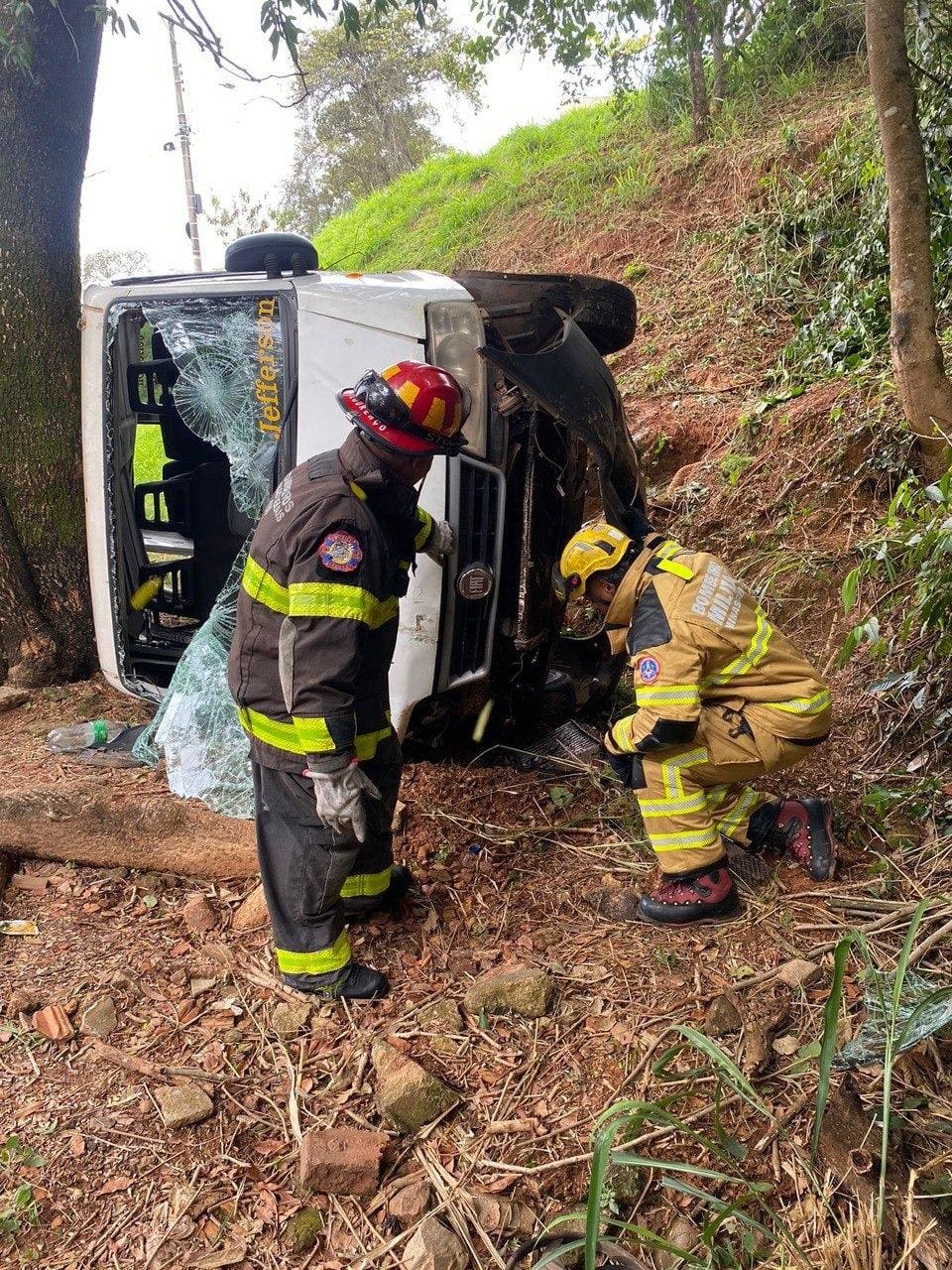 Acidente ocorreu no final da manhã desta sexta-feira (19 de abril)