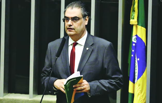 Lafayette de Andrada é visto como “ponderado” por parlamentares e pode assumir o comando da CCJ