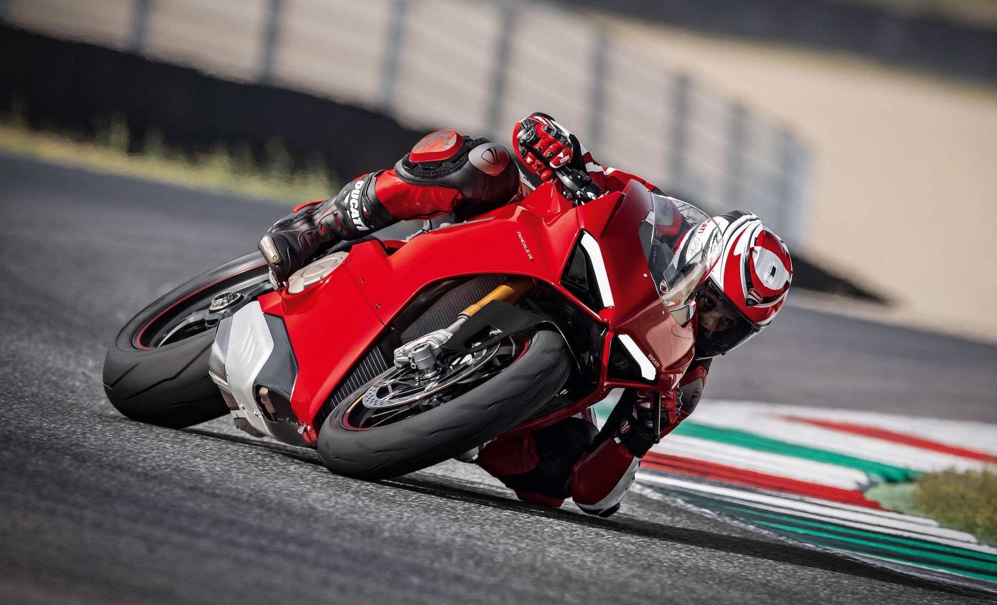 PanigaleV4_14jpg