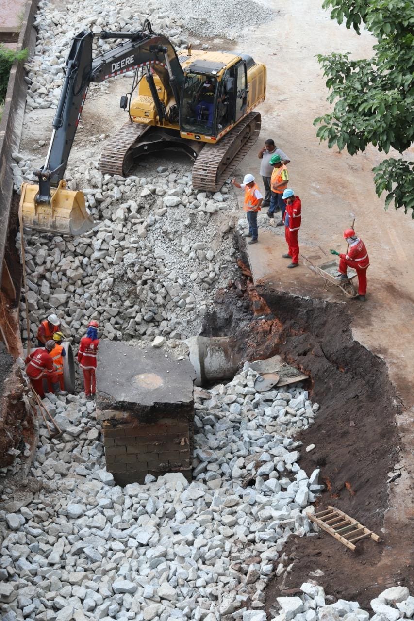 Cratera avenida Tereza Cristina