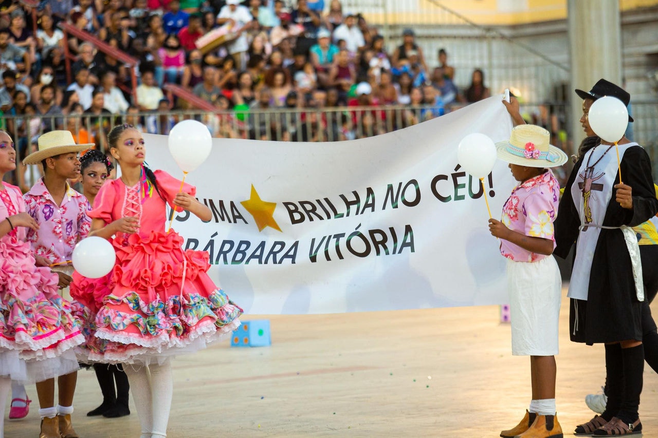 Crianças homenagearam Bárbara Victória durante quadrilha do Arraial de Belo Horizonte