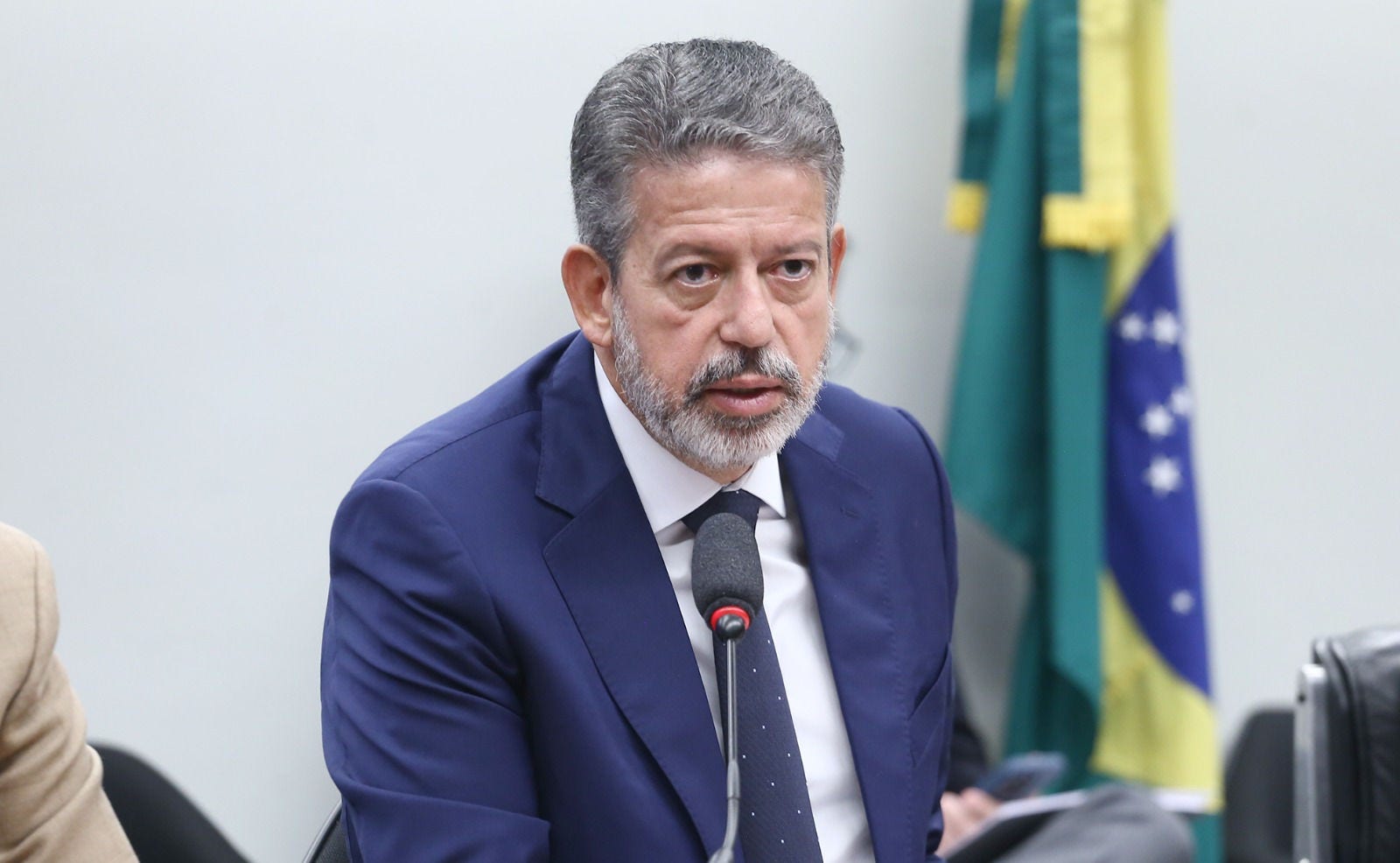 O texto de Arthur Lira aumentou a isenção parcial do IR para manter a alíquota de compensação do governo