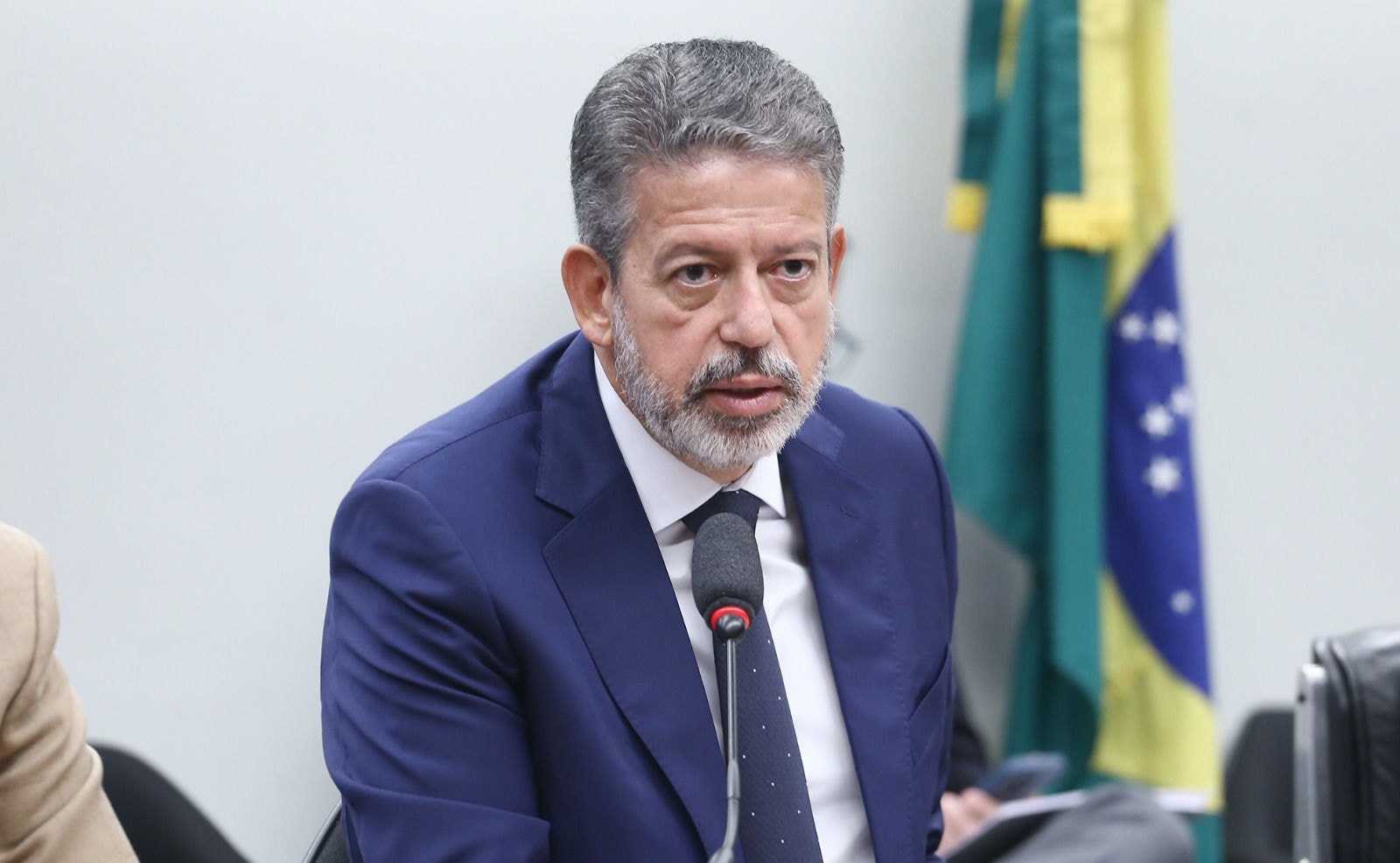O texto de Arthur Lira aumentou a isenção parcial do IR para manter a alíquota de compensação do governo