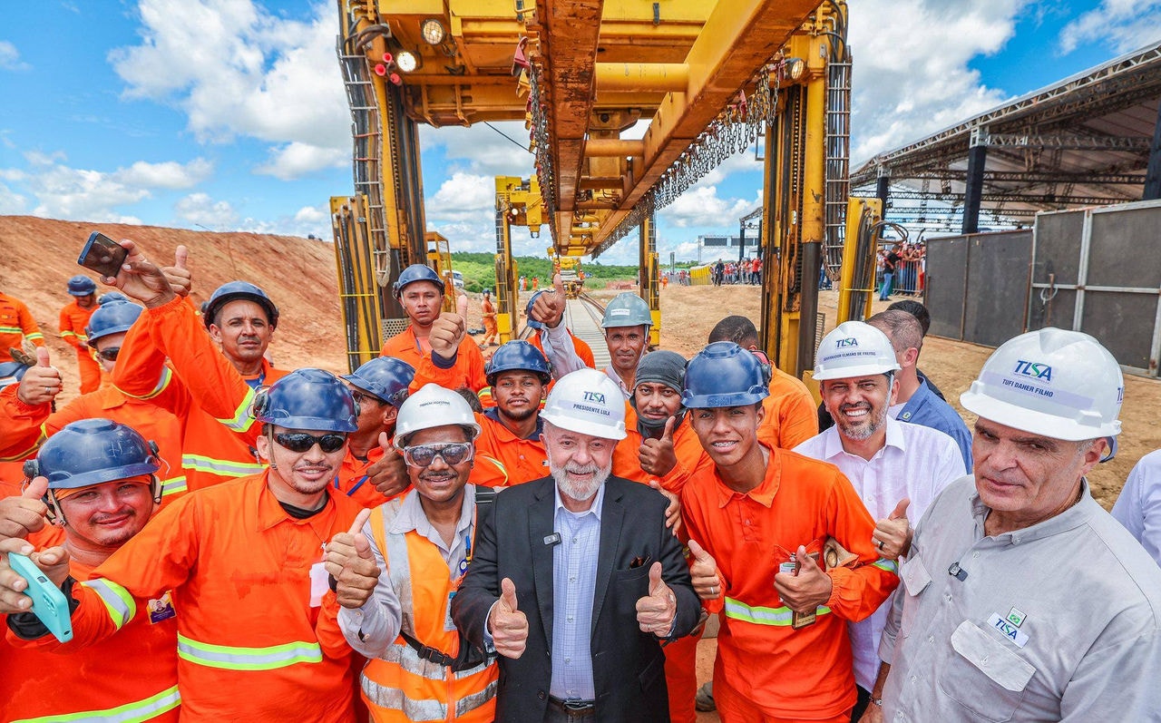 Presidente Lula em visita às obras da Transnordestina, em 5 de abril de 2024