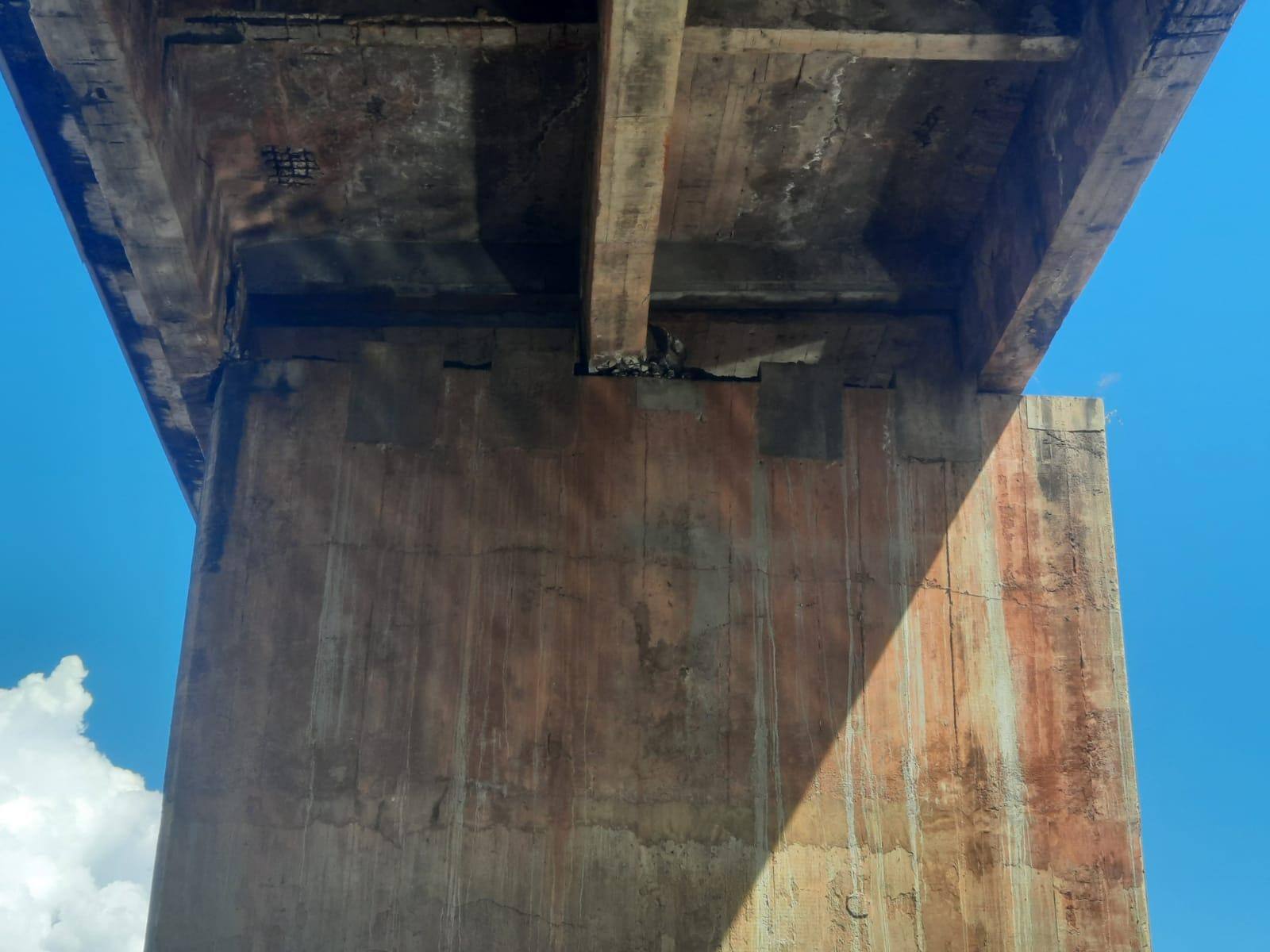 Parte da ponte se deslocou