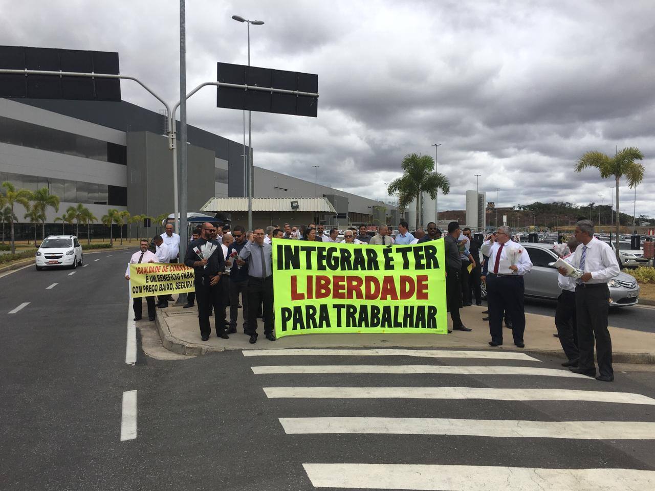 Taxistas de BH pedem integração com Lagoa Santa e Confins para transporte de passageiros desde o aeroporto