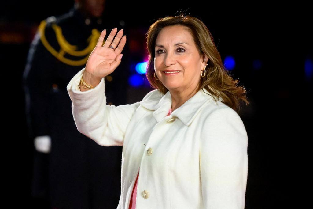 Dina Boluarte está envolvida no escândalo dos relógios Rolex e das joias não declaradas