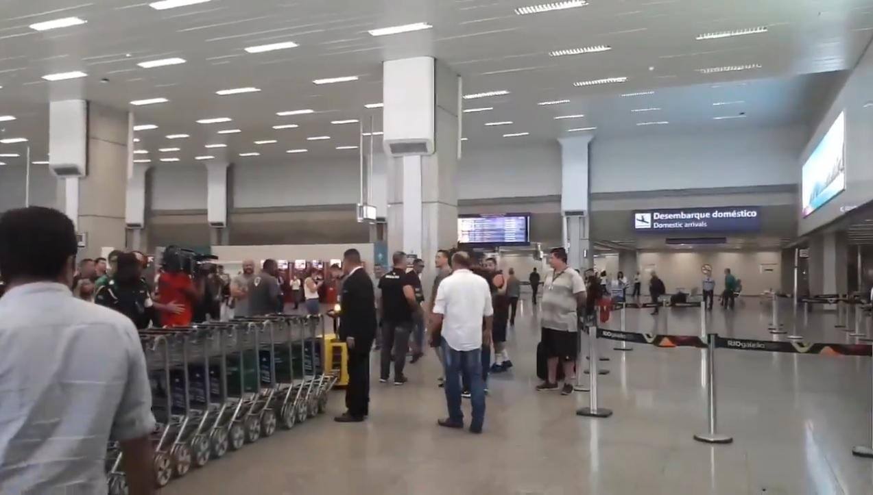 Jogadores e presidente do Vasco são hostilizados por torcedores
