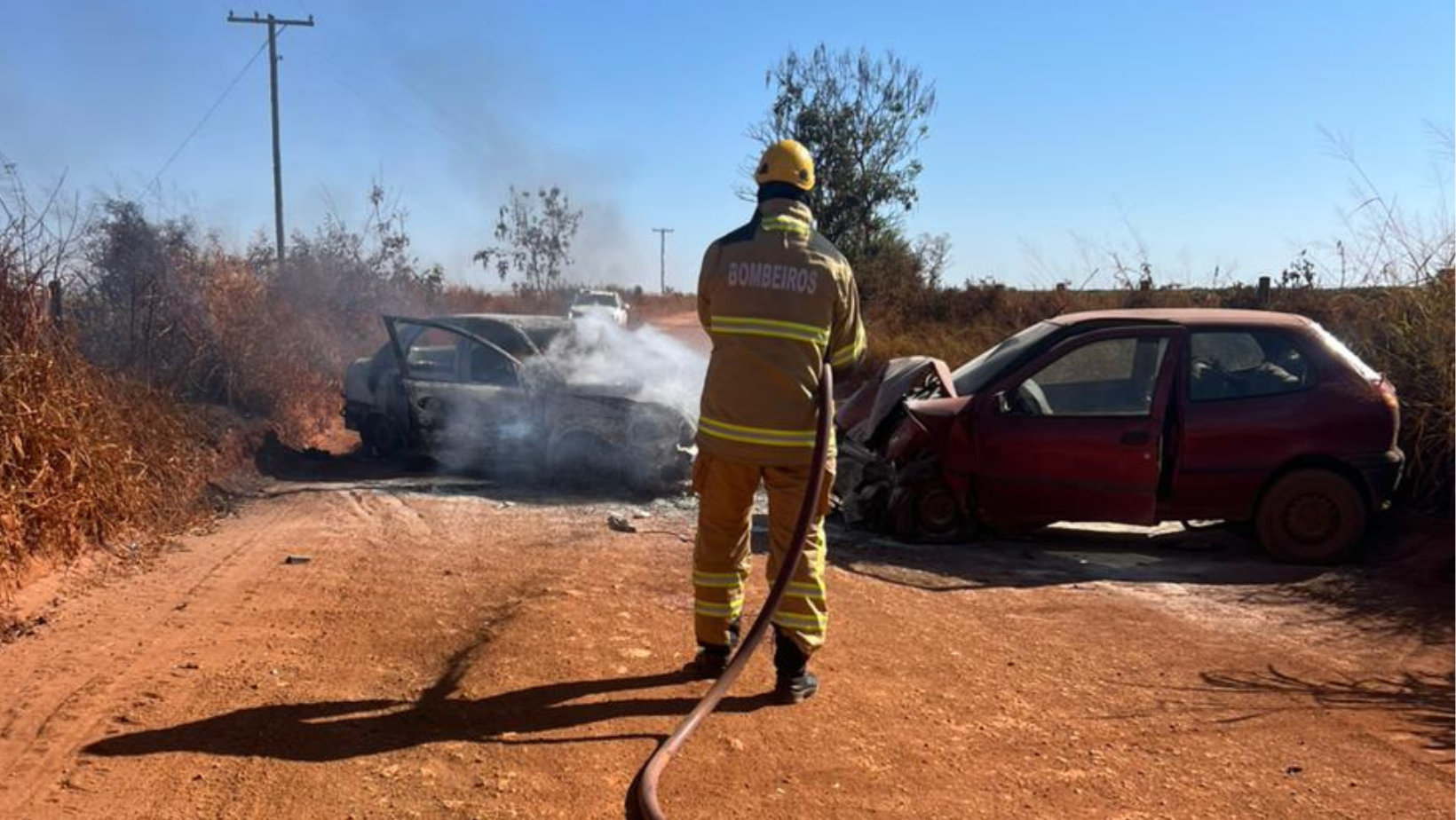 A mulher e o bebê estavam no veículo que incendiou