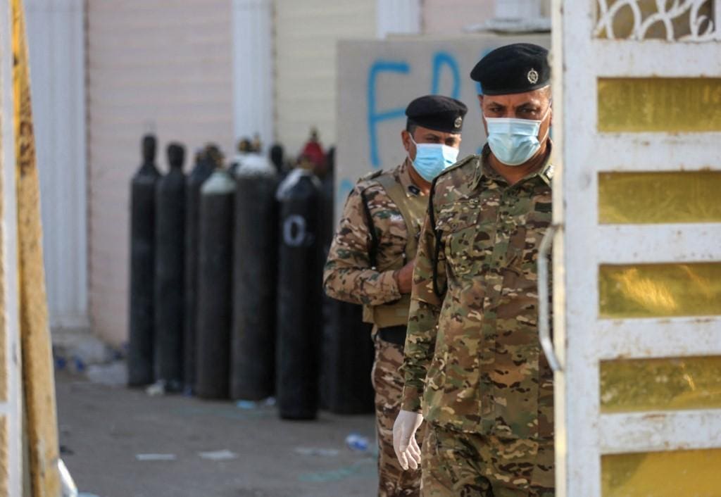 Policiais fazem isolamento dos portões do hospital onde ocorreu a explosão