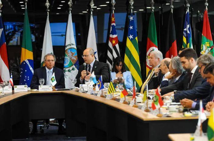 Chefes dos executivos estaduais e ministro da Economia, Paulo Guedes