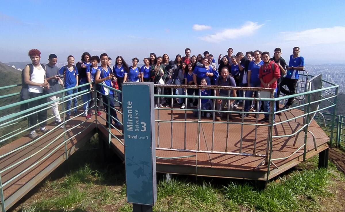 Estudantes visitam a serra do Curral nesta sexta-feira com orientação dos professores